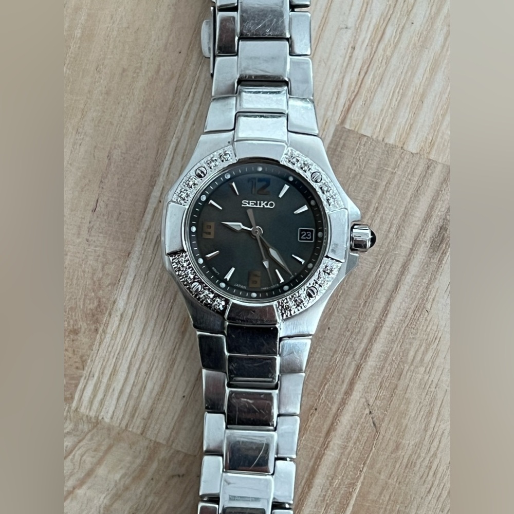 Seiko Coutura Ladies Watch RARE Diamonds Black Pearl Dial Stainless Bracelet - Picture 5 of 17